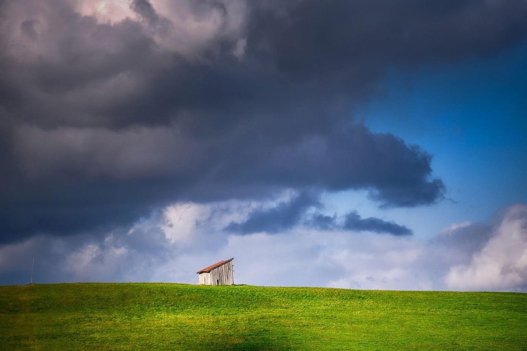 Houten weer patronen: winterse en zomerse weersomstandigheden in de Nederlandse stad Houten