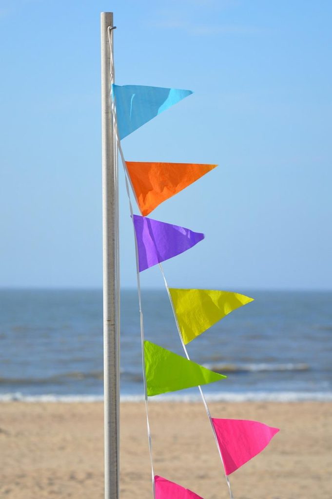 Kleurrijke vlaggenlijn stof met diverse patronen voor feestelijke decoratie van binnen- en buitenruimtes