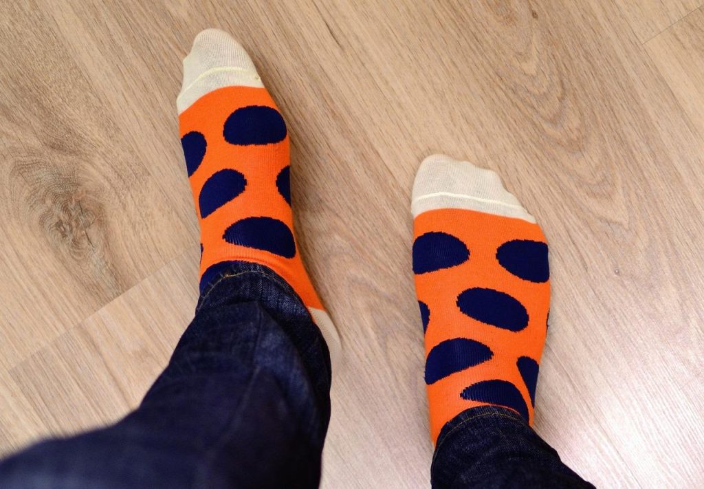 Vijf voordelen van het dragen van antislip sokken in huis: veiligheid, vloerbescherming, warmte, hygiëne en stijl