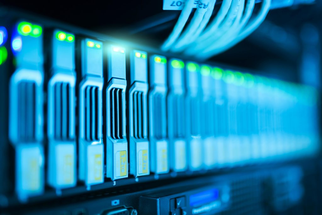 UPS-noodstroomvoorziening onderhoud en monitoring systeem voor bedrijfszekerheid