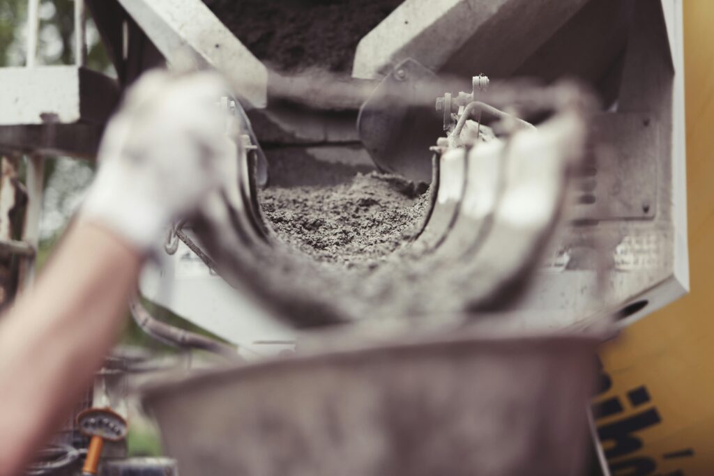 Zandcement bestellen voor kleine klussen - voorbereiding en berekening voor tuinpad en terras aanleggen