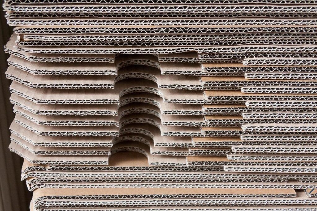 Professionele verpakkingsmaterialen inclusief verzenddozen en cadeaupapier voor bescherming en presentatie van producten