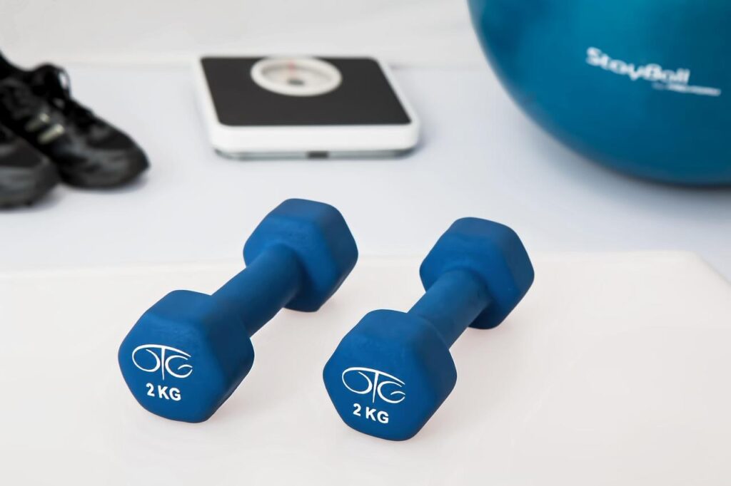 Fysiotherapie Rotterdam behandeling: fysiotherapeut werkt met patiënt aan herstel en mobiliteit