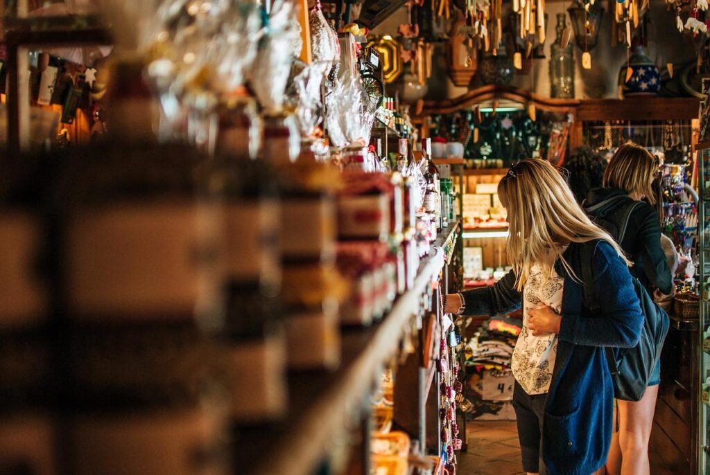 Winkel display ontwerp met focus op looproute, doelstelling en klantenperspectief in retailomgeving